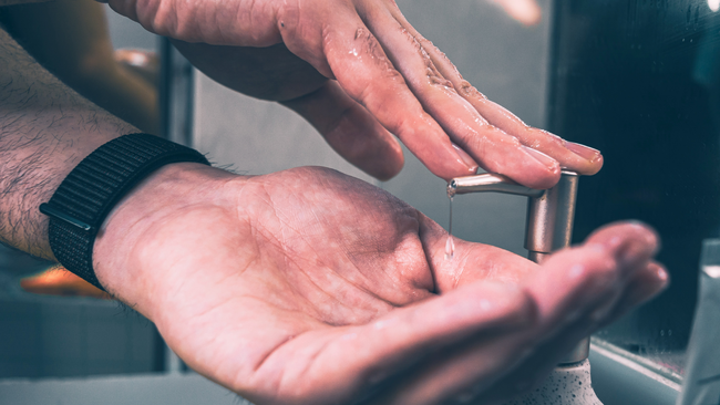 auf-dem-bau-kommt-es-immer-haeufiger-zu-verstoessen-gegen-abstands-und-hygiene-regeln