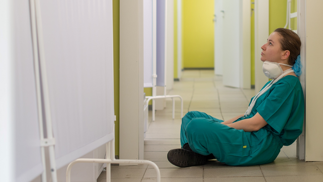 psychische-belastung-im-gesundheitswesen-pflegekraefte-besonders-betroffen