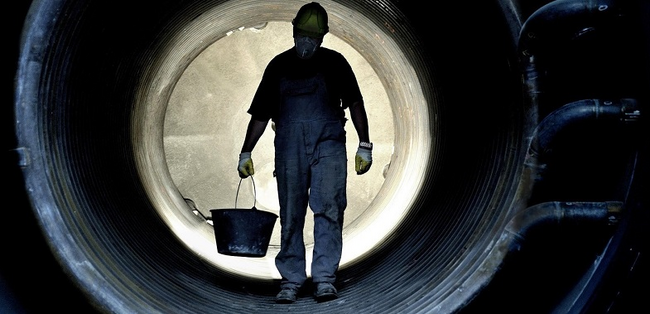 zwangshaltung-fehlbelastung-monotone-und-schwere-arbeit