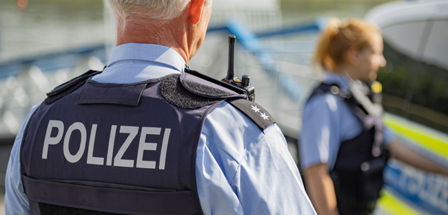 ovg-rheinland-pfalz-zur-entfernung-eines-polizeibeamten-aus-dem-dienst-wegen-diebstahls-in-uniform-und-mit-waffe