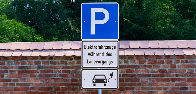vg-hamburg-zur-frage-wann-ein-verbotswidrig-geparktes-auto-abgeschleppt-werden-darf