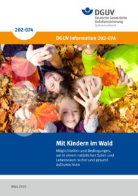 Dokument Mit Kindern im Wald